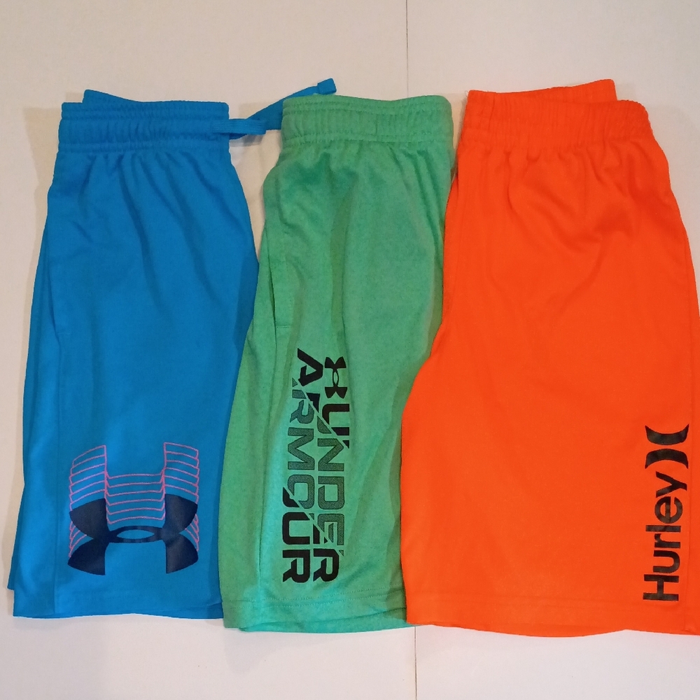 BOYS UNDER ARMOUR & HURLEY SHORTS SZ M